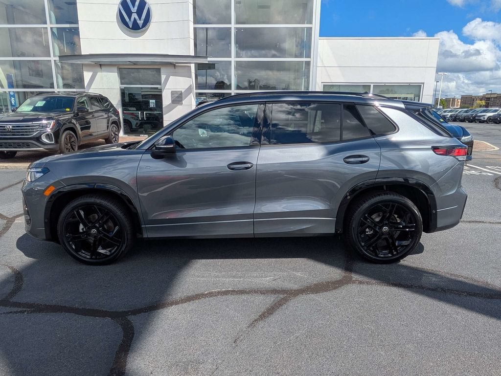 New 2026 Volkswagen Tiguan SE R-Line FWD image 8
