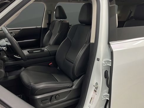 Used 2025 INFINITI QX80 Pure AWD/4WD image 9