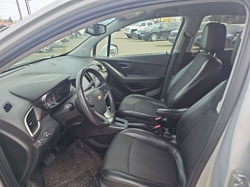Used 2020 Chevrolet Trax LT w/ LT Convenience Package image 10