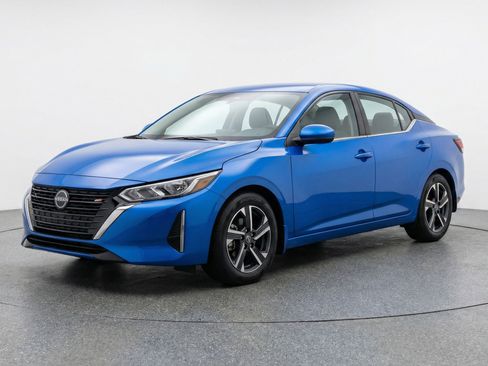 Used 2025 Nissan Sentra SV image 3