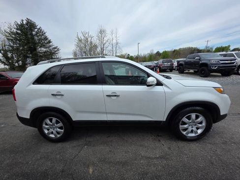 Used 2012 Kia Sorento LX w/ Third Row Pkg image 4