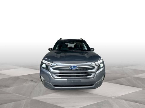 Used 2025 Subaru Forester Premium AWD/4WD image 3