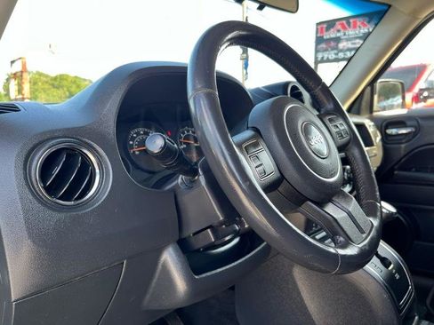 Used 2014 Jeep Patriot Latitude FWD image 12