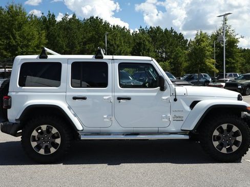 Used 2019 Jeep Wrangler Unlimited Sahara AWD/4WD image 3