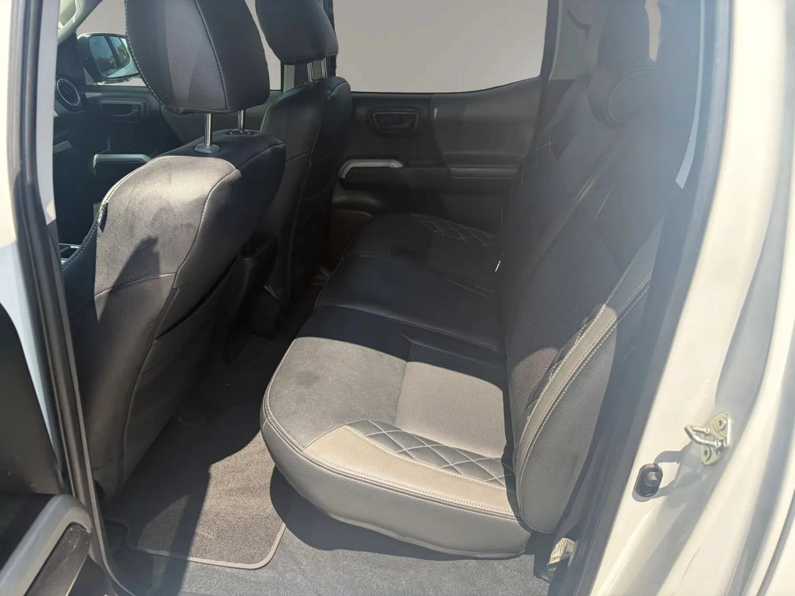 Used 2019 Toyota Tacoma SR5 AWD/4WD image 27