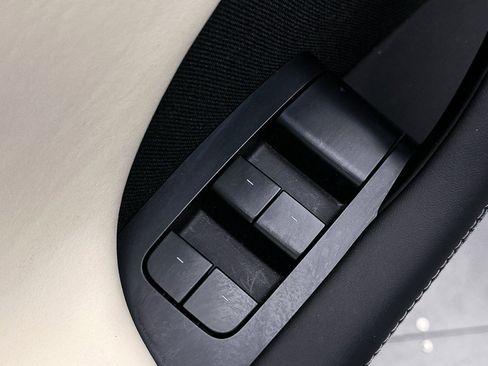 Used 2022 Tesla Model X Plaid image 19