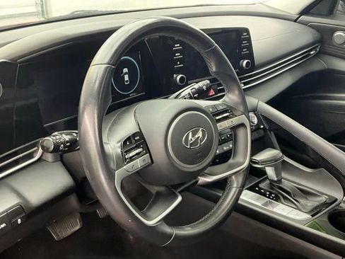 Used 2021 Hyundai Elantra SEL w/ Convenience + Premium Package FWD image 16