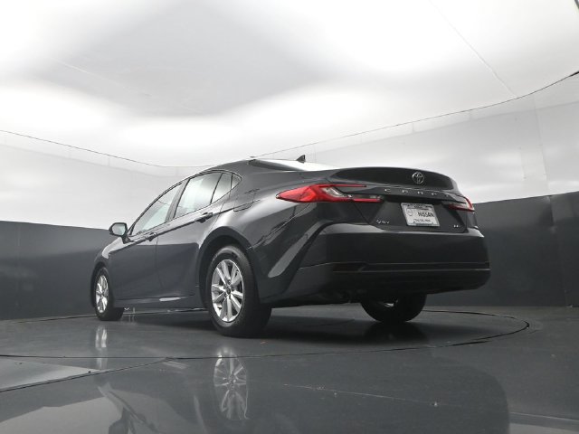 Used 2025 Toyota Camry LE FWD image 30