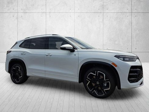 New 2026 Volkswagen Tiguan SEL R-Line AWD/4WD image 3