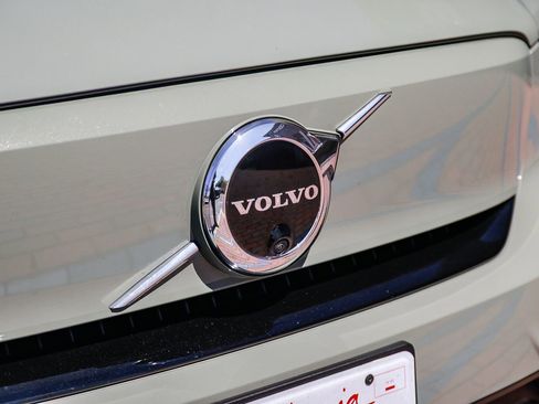 Used 2023 Volvo XC40 Recharge Plus w/ Protection Package Premier image 13