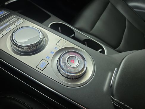 Used 2025 Genesis GV70 2.5T image 23