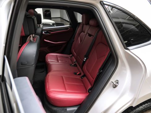 Used 2023 Porsche Macan Turbo image 47