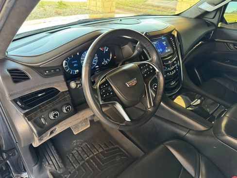 Used 2019 Cadillac Escalade Platinum image 11