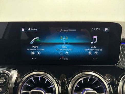 Used 2021 Mercedes-Benz GLB 250 4MATIC image 33