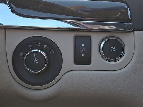 Used 2013 Lincoln MKS AWD image 24