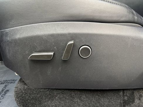 Used 2025 Tesla Model Y Long Range AWD/4WD image 28