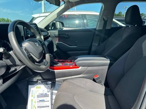 Used 2022 Toyota Highlander L FWD image 36