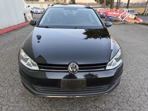 Used 2017 Volkswagen Golf S image 3