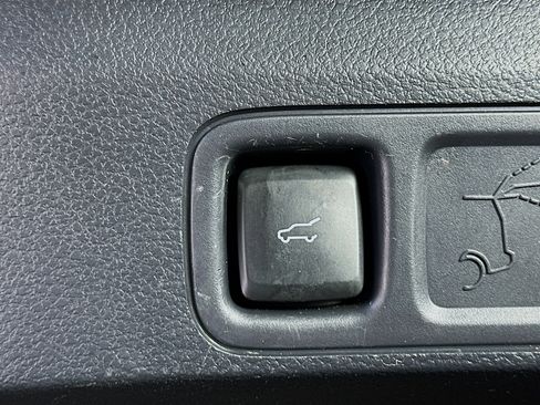 Used 2024 Ford Expedition XLT image 32