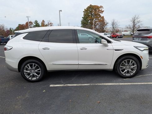 Used 2023 Buick Enclave Essence w/ Experience Buick Package image 9