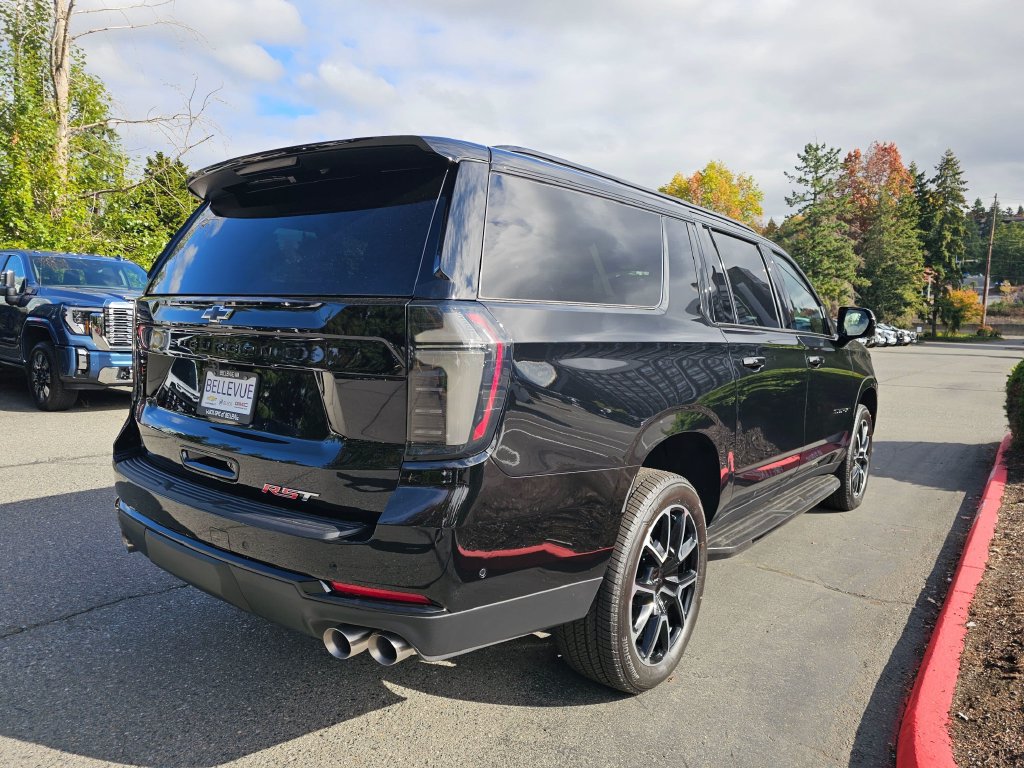 New 2026 Chevrolet Suburban RST w/ Comfort Package AWD/4WD image 7