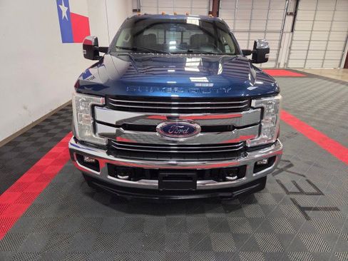 Used 2017 Ford F250 Lariat w/ Chrome Package image 4