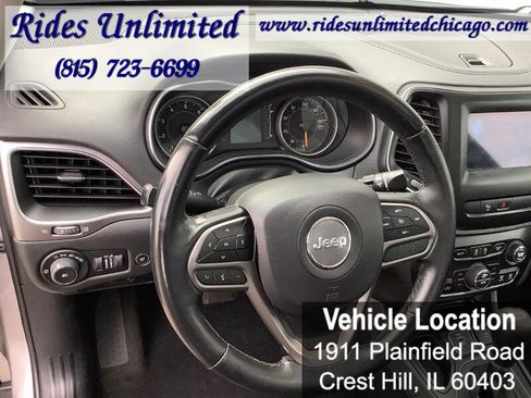 Used 2019 Jeep Cherokee Latitude Plus w/ Comfort/Convenience Group FWD image 21