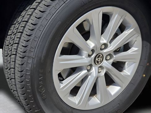 Used 2024 Toyota Grand Highlander AWD image 20