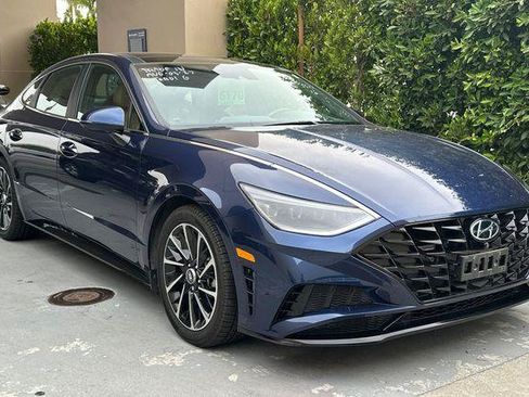 Certified 2021 Hyundai Sonata Limited w/ Cargo Package FWD image 2