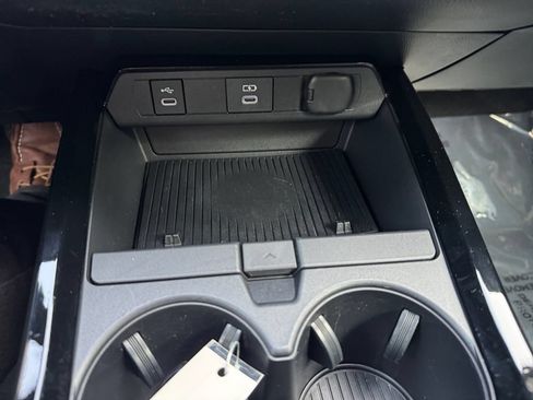 Used 2023 Toyota Prius Prime FWD image 23