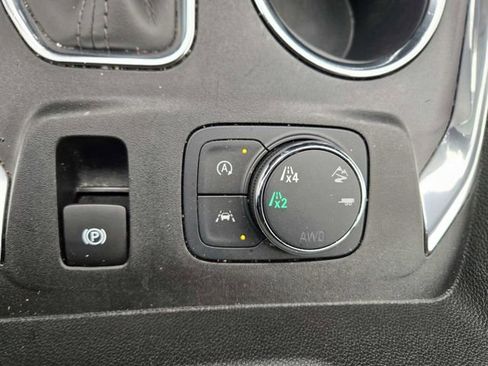 Used 2023 Chevrolet Traverse Premier image 30