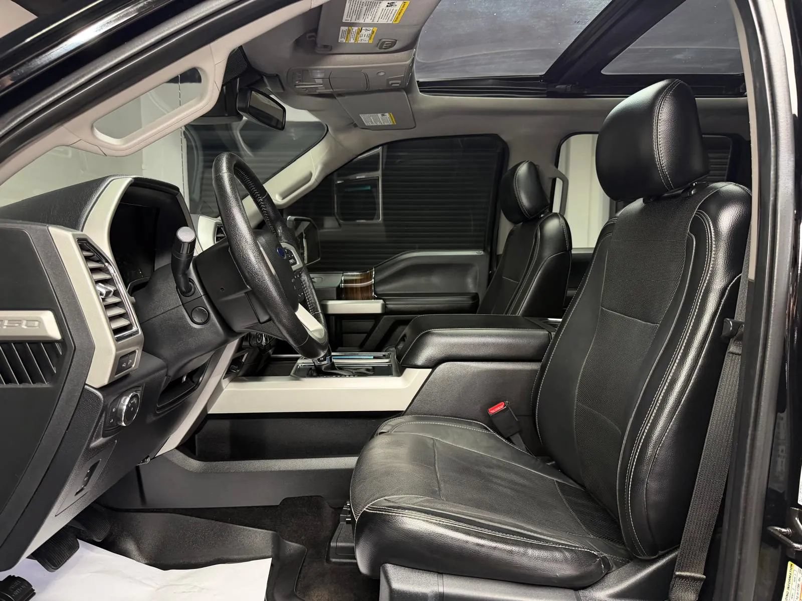 Used 2016 Ford F150 Lariat w/ Equipment Group 502A Luxury AWD/4WD image 27