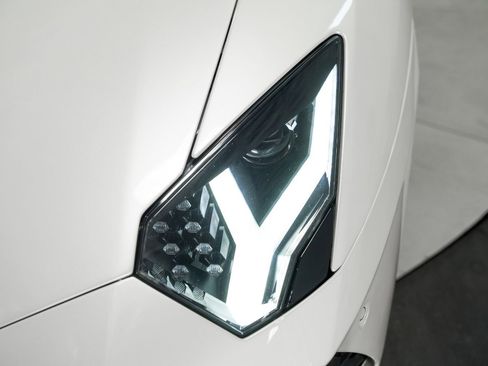 Used 2017 Lamborghini Aventador S image 17