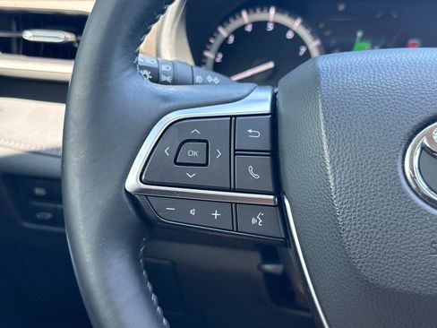 Used 2021 Toyota Highlander XLE AWD/4WD image 28