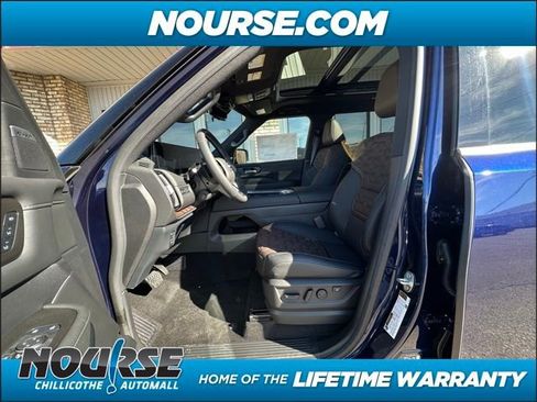 New 2025 Nissan Armada Platinum Reserve image 12