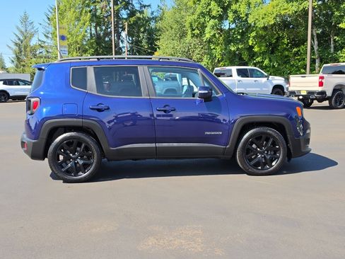 Used 2017 Jeep Renegade Altitude FWD image 7