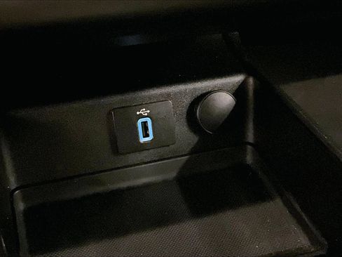 Used 2018 Ford Fusion SE w/ Fusion SE Technology Package image 31