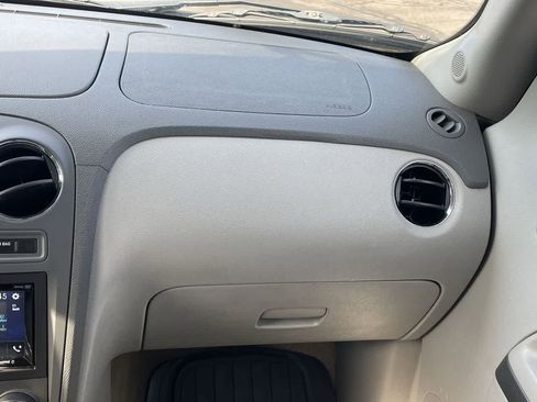 Used 2010 Chevrolet HHR LT image 16