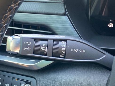 Used 2025 GMC Acadia AT4 AWD/4WD image 21