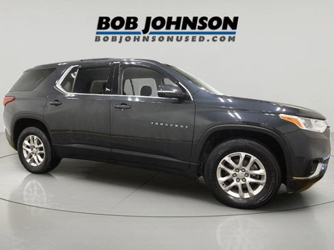 Certified 2020 Chevrolet Traverse LT image 1