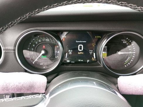 Used 2023 Jeep Wrangler Unlimited Sahara w/ Cold Weather Group image 13