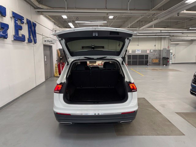 Used 2021 Volkswagen Tiguan SE w/ Panoramic Sunroof Package AWD/4WD image 9