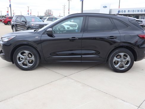 Used 2024 Ford Escape ST-Line w/ Tech Pack #1 AWD/4WD image 9