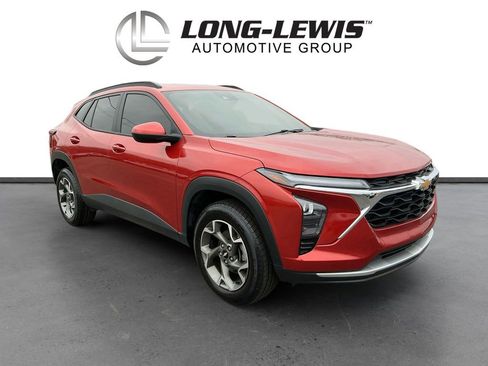 Used 2024 Chevrolet Trax LT w/ LT Convenience Package image 10