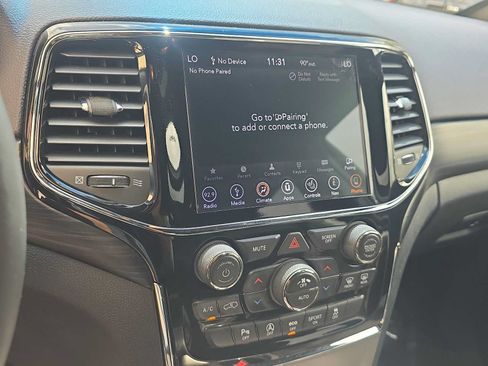 Used 2019 Jeep Grand Cherokee Altitude AWD/4WD image 18