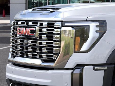 New 2026 GMC Sierra 3500 Denali w/ Denali Reserve Package image 13