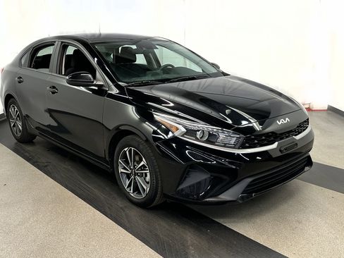 Used 2024 Kia Forte LXS image 3