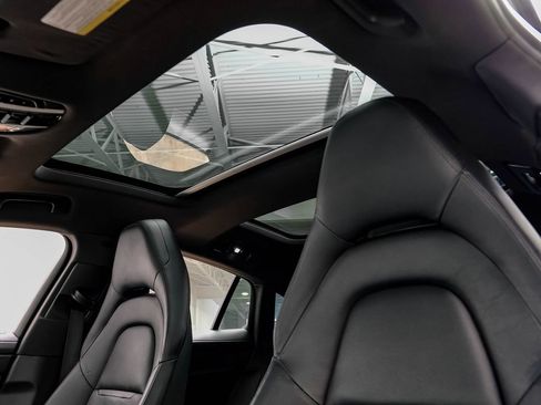 Used 2017 Porsche Panamera 4 image 5