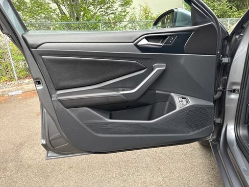 Used 2024 Volkswagen Jetta SE FWD image 15