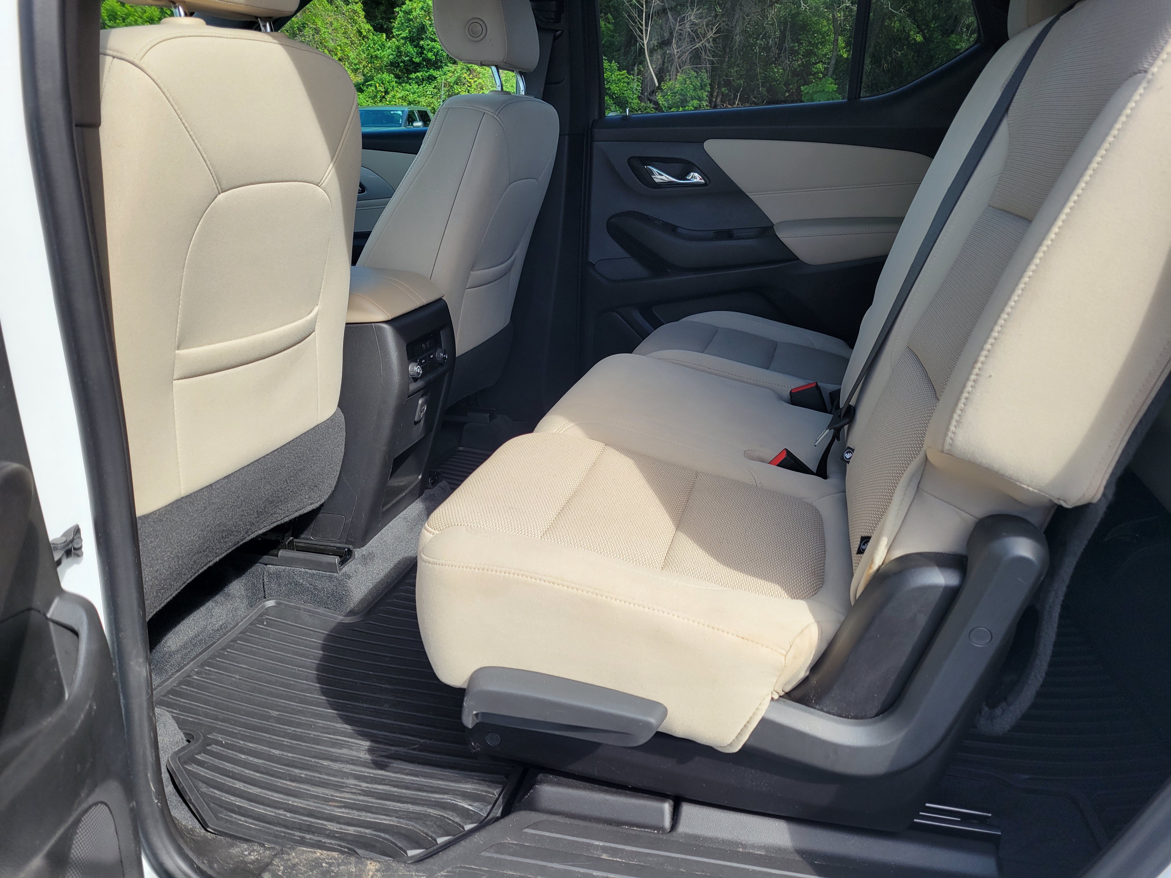 Certified 2023 Chevrolet Traverse LS FWD image 30